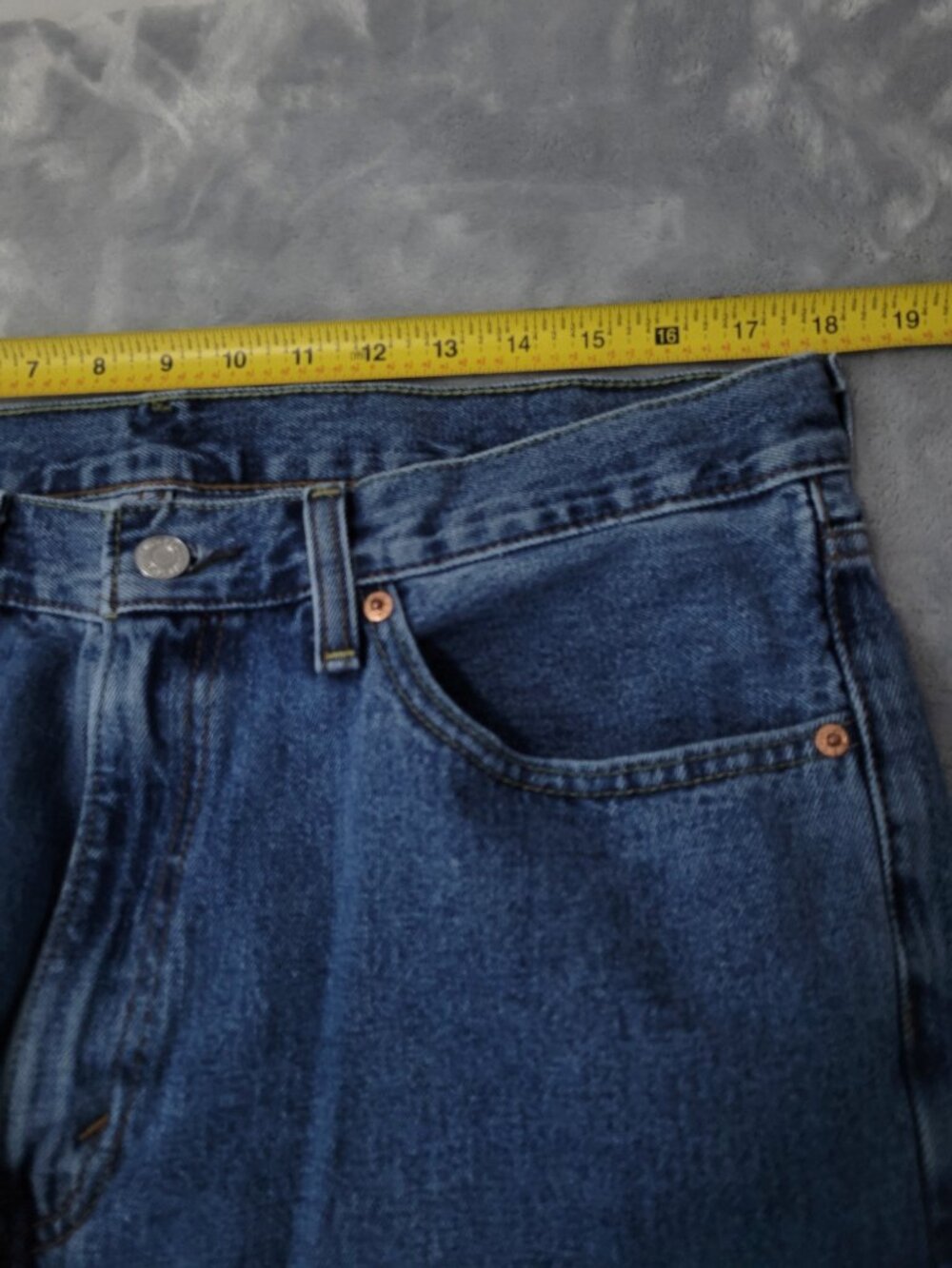 Levi’s 505 Men’s Regular Fit Straight Leg Medium Wash Jeans 36 x 30 - Picture 4 of 12